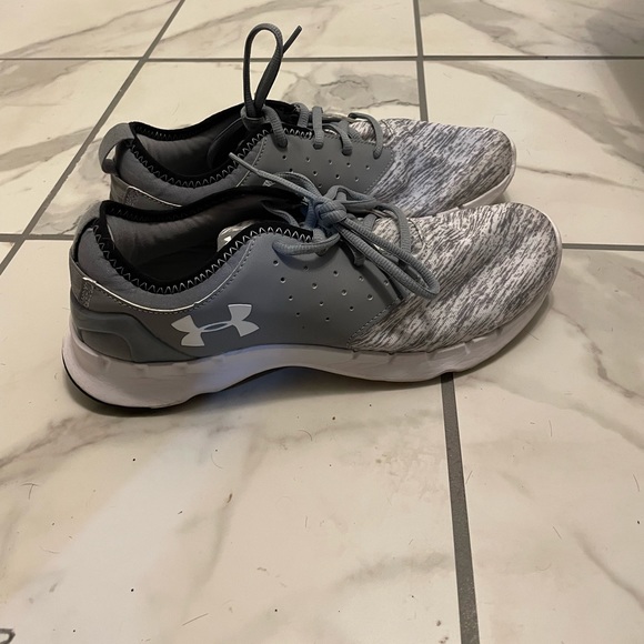 Under armour mens shoes - Picture 2 of 5